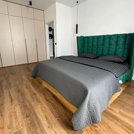 Apartment Crystal & Parkland *