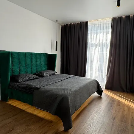 Crystal & Parkland Apartment Uzhhorod
